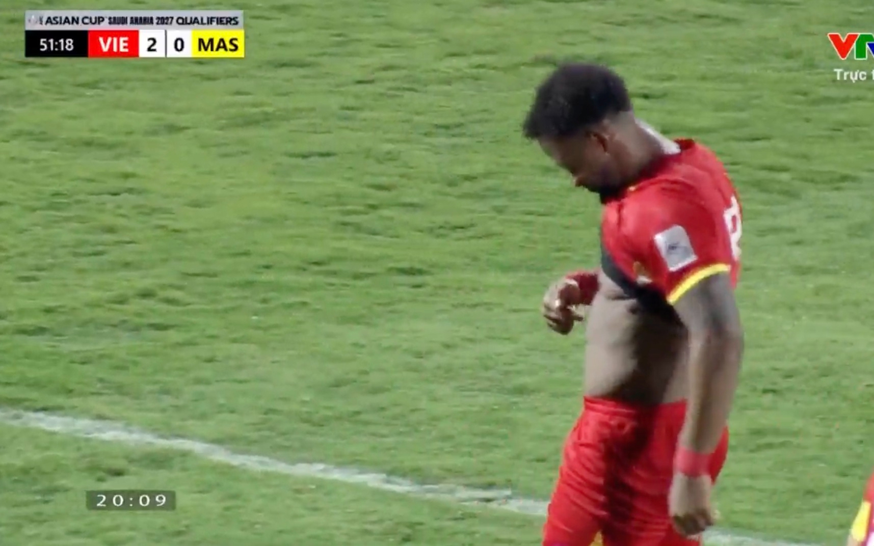 Vì sao Xuân Son chỉ tay vào bụng khi ăn mừng bàn thắng vào lưới Malaysia?