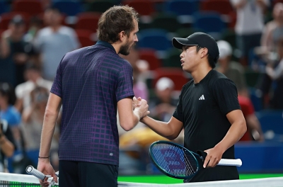 Tennis schedule for 25/1: Epic showdown between Learner Tien and Daniil Medvedev