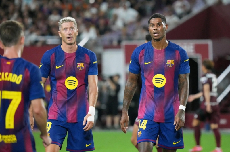 Shining for Barca, Rashford still faces a 'storm of criticism'