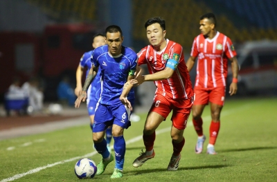 Round 13 of the First Division: The Intense Race for Promotion