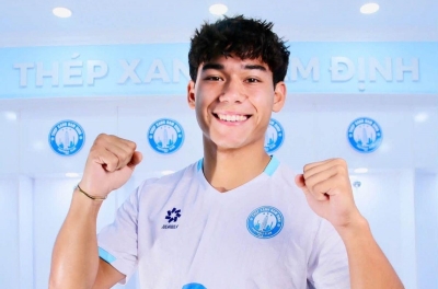 More overseas Vietnamese Gen Z midfielder officially arrives in V.League