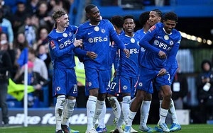 Chelsea wins 7-0 to secure their seventh consecutive FA Cup semifinal appearance.