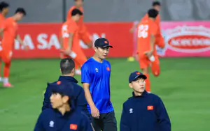 Hot Vietnamese football news today 6/8: Coach Kim Sang Sik holds press conference; Cambodia team arrives late