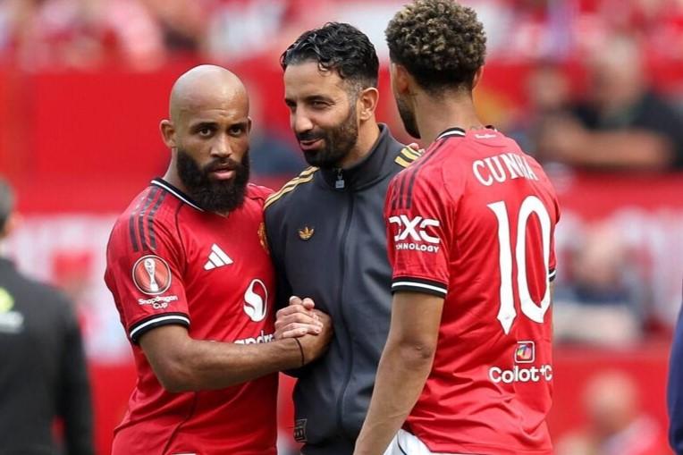 Sao MU is currently exploding in the Premier League