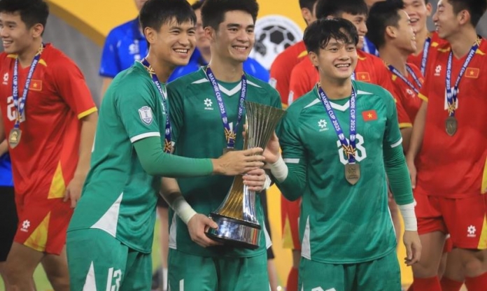 Thủ môn U23 vỡ òa hạnh phúc khi chính thức ra mắt ĐT Việt Nam