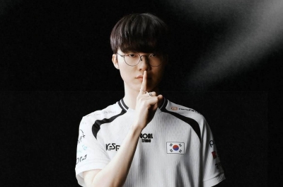 South Korea's League of Legends team unveils the "battle robe" for the 2026 Asian Games, with Faker and teammates ready to defend the gold medal