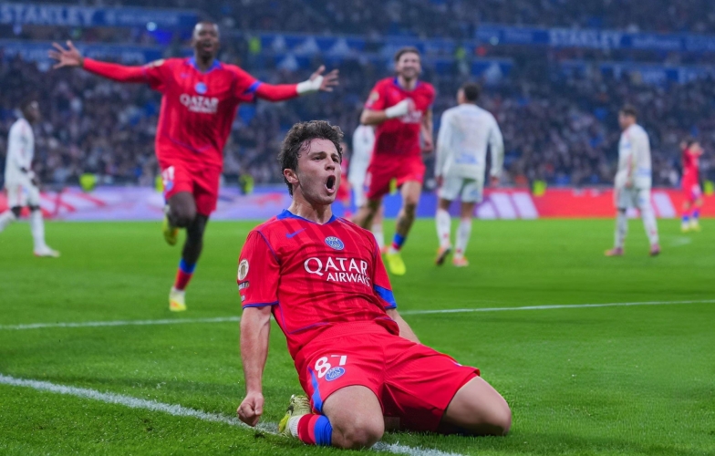 Scoring in the final minute, PSG clinches a dramatic win over Lyon
