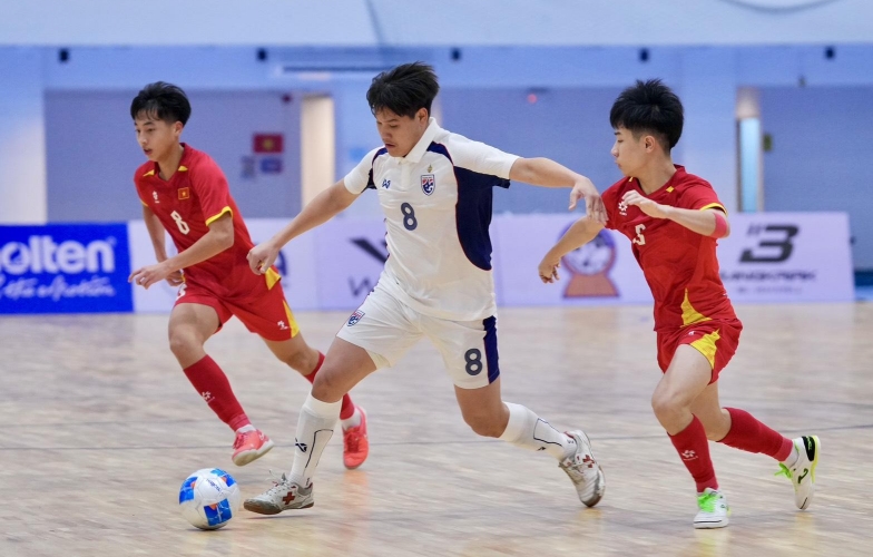 Vietnam suffered a shocking 1-5 defeat to Thailand, making it difficult to reach the AFF final.