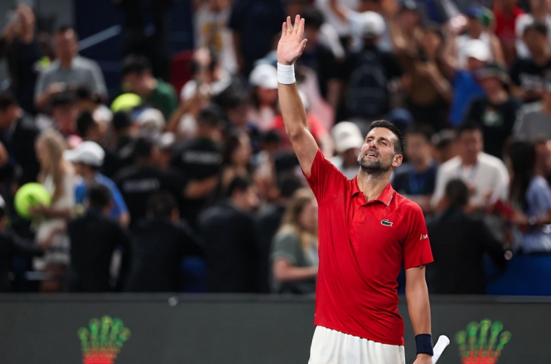 Djokovic struggles but reaches the quarterfinals of the 2025 Shanghai Masters