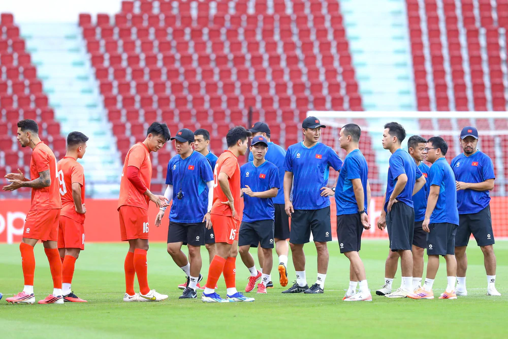 Xuân Son trở lại Rajamangala, Văn Vĩ báo tin vui cho HLV Kim Sang Sik - Ảnh 1. Xuân Son trở lại Rajamangala, Văn Vĩ báo tin vui cho HLV Kim Sang Sik - Ảnh 1.