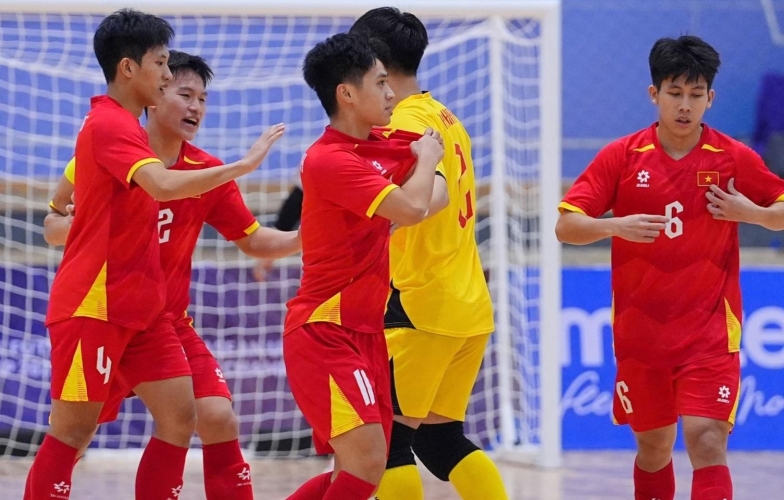 After a 1-2 comeback loss to Thailand, Vietnam U19 advances to the semifinals as the group runner-up.