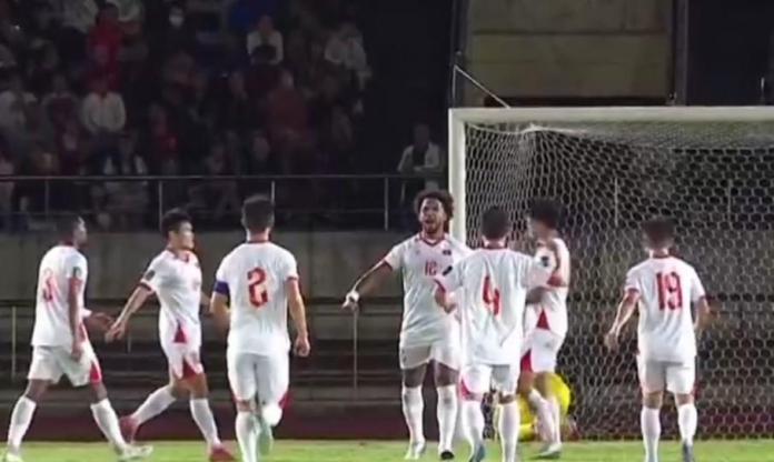 CĐV Lào thốt lên 1 điều sau thất bại 0-2 trước Việt Nam