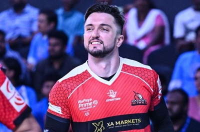 Ho Chi Minh City Police detonate two foreign star bombs in the 2026 National Volleyball Championship.