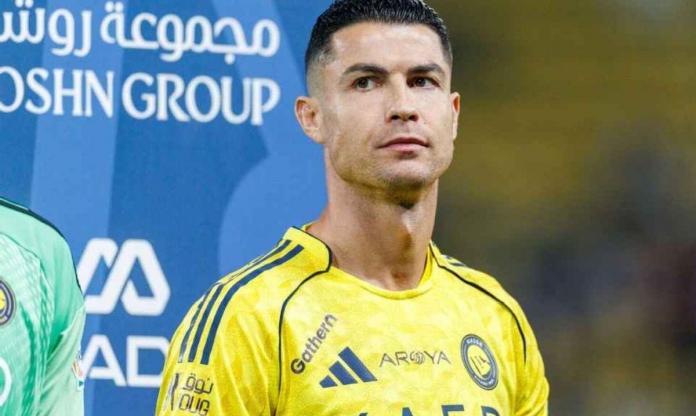 Cristiano Ronaldo 'quay xe', chốt ngày trở lại cho Al Nassr