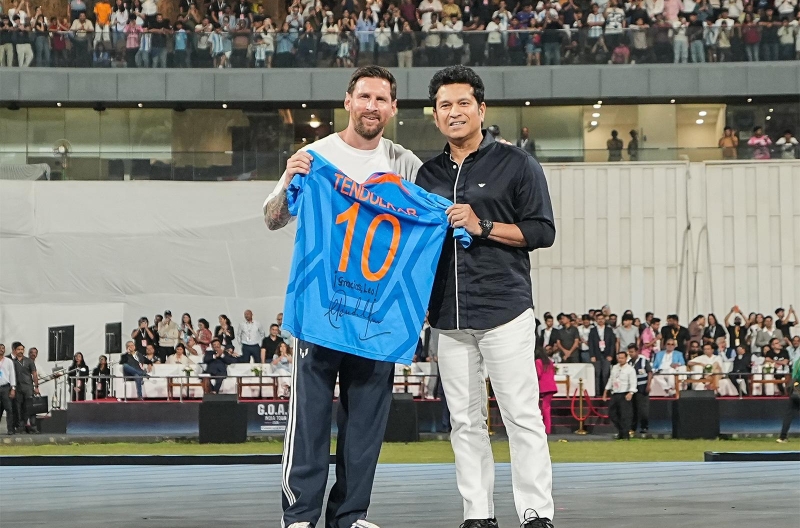 Messi receives a gift worth tens of billions of dong from an Indian billionaire