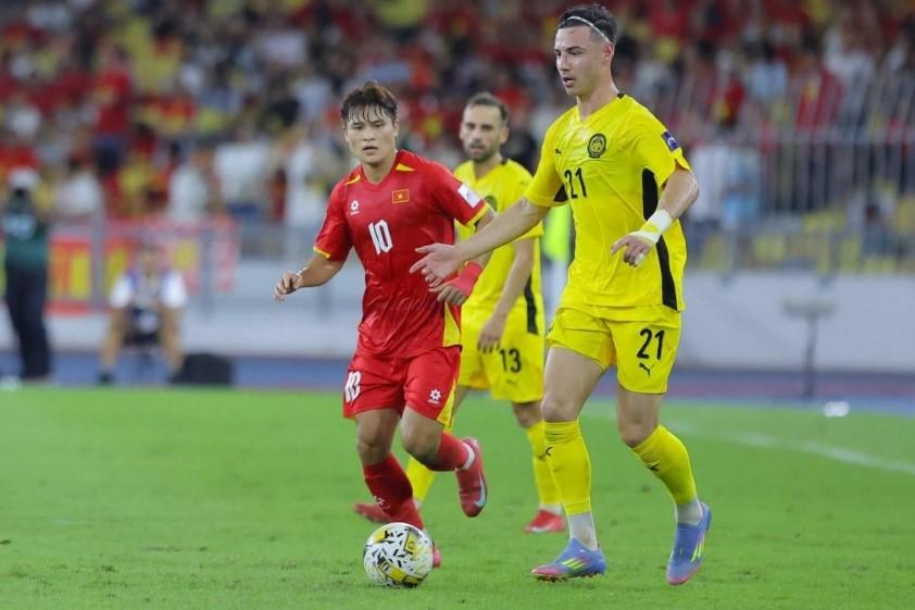 What scenarios could lead the Vietnam national team to qualify for the 2027 Asian Cup finals?