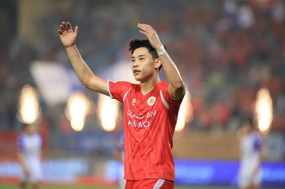 Tin nóng bóng đá Việt hôm nay 27/4: Đình Bắc khiêm tốn sau khi lập kỷ lục tại V-League; U17 Việt Nam tập trung cho VCK U17 châu Á - Ảnh 1.