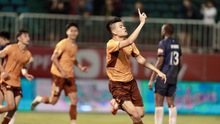 Coach Kim Sang Sik is facing a dilemma over the HAGL defender in Vietnam U22's backline.