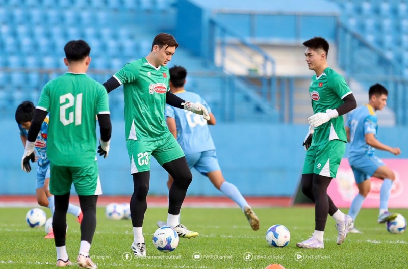 Vietnamese goalkeeper abroad speaks frankly about the chance to be the starting keeper for the Vietnam national team