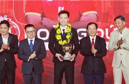 Hoàng Đức wins the Vietnam Golden Ball award for the third time