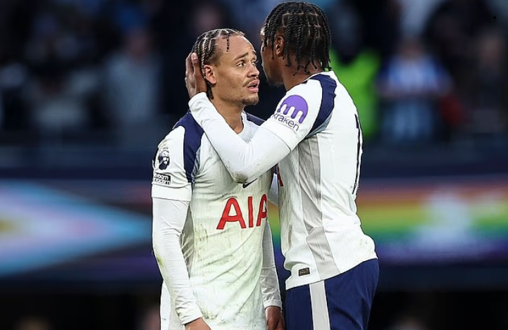 Tân HLV Tottenham gửi lời cảnh báo sau khi đội nhà đánh rơi chiến thắng, vẫn phải chiến đấu để trụ hạng - Ảnh 1.