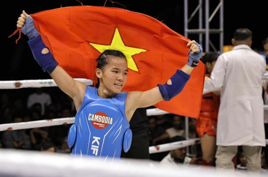 A Vietnamese team wins the world championship on their first participation