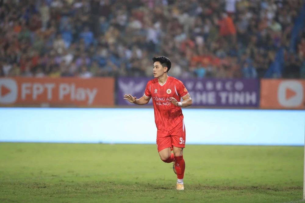 Đình Bắc ngày càng trở thành phiên bản hoàn thiện hơn của một ngôi sao vừa tài năng, vừa chín chắn Đình Bắc ngày càng trở thành phiên bản hoàn thiện hơn của một ngôi sao vừa tài năng, vừa chín chắn