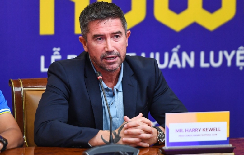 Coach Harry Kewell is not afraid of pressure when leading Hanoi FC.