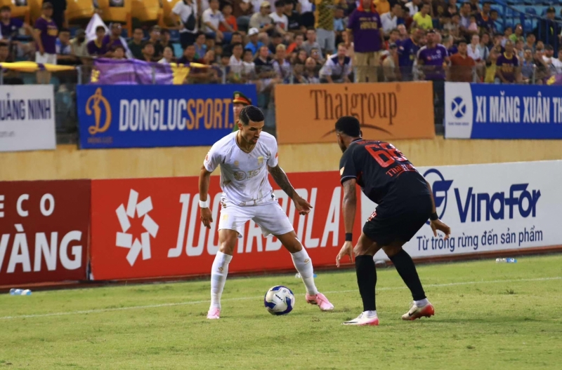 Hà Nội suffered an unfortunate defeat against Ninh Bình on the day Harry Kewell made his debut