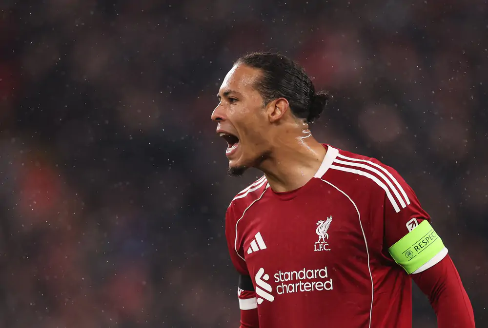 Liverpool: Rắc rối xung quanh tấm băng đội trưởng - Ảnh 1. Liverpool: Rắc rối xung quanh tấm băng đội trưởng - Ảnh 1.