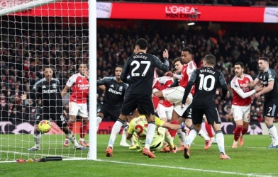 Why have Premier League teams been unable to neutralize Arsenal's corner kicks?