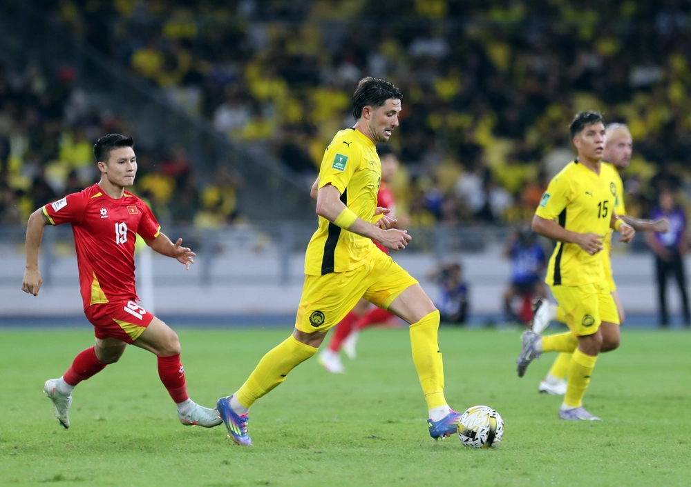 Bóng lăn trên bàn phím: CĐV tin đội tuyển Malaysia thận trọng hơn với ngoại binh nhập tịch - Ảnh 1. Bóng lăn trên bàn phím: CĐV tin đội tuyển Malaysia thận trọng hơn với ngoại binh nhập tịch - Ảnh 1.