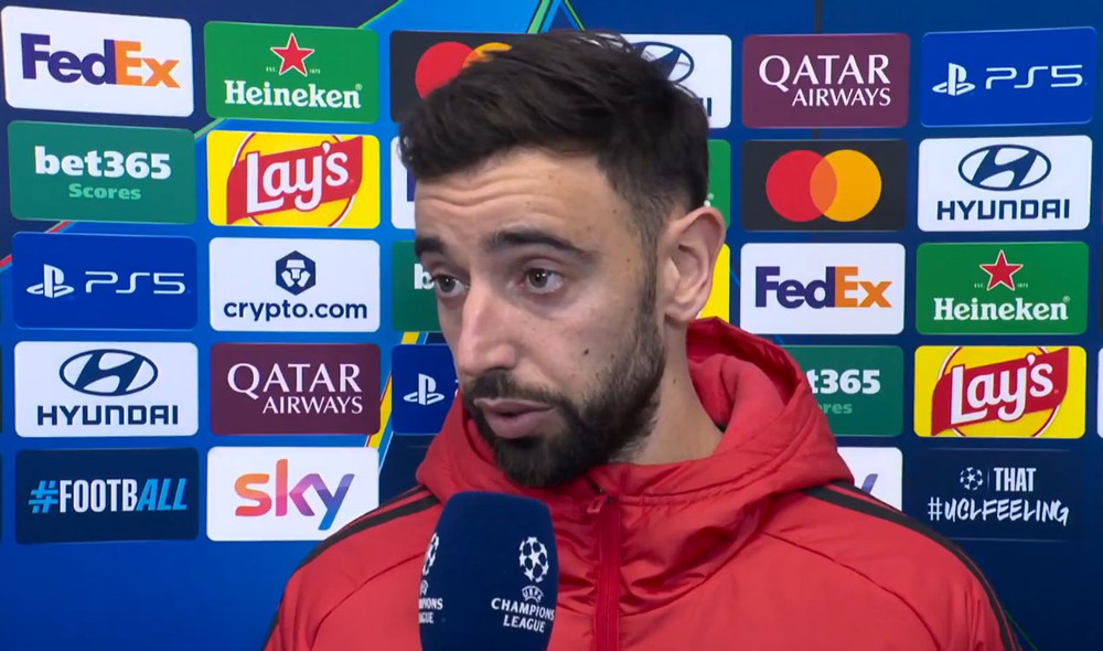 MU dậy sóng: Bruno Fernandes công khai chỉ trích Carrick, không thèm bắt tay khi bị thay ra - Ảnh 1. MU dậy sóng: Bruno Fernandes công khai chỉ trích Carrick, không thèm bắt tay khi bị thay ra - Ảnh 1.