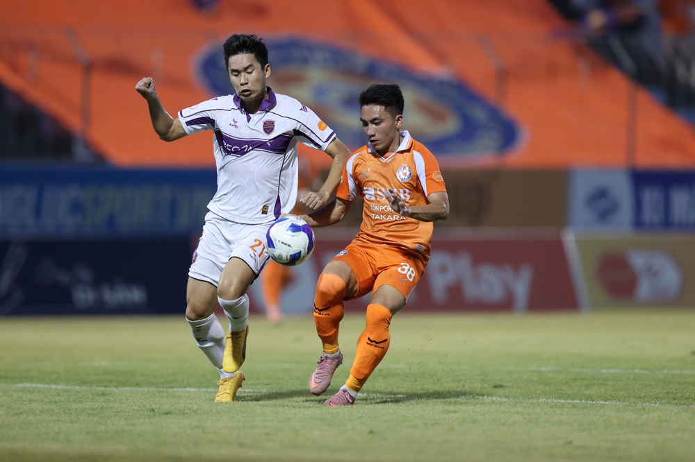 Cựu vương V-League tự làm khó mình - Ảnh 1. Cựu vương V-League tự làm khó mình - Ảnh 1.
