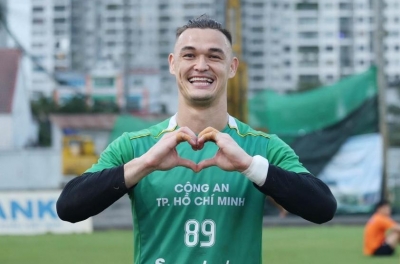 Vietnamese overseas goalkeeper expresses special feelings after being called up to the national team
