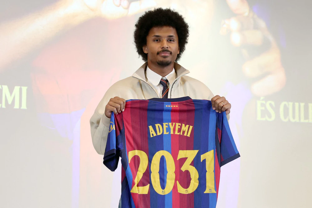 Adeyemi trở thành tân binh thứ hai của Barcelona trong kỳ chuyển nhượng hè năm nay sau khi đội chủ sân Camp Nou chiêu mộ Anthony Gordon từ Newcastle. Ảnh: AFP/TTXVN