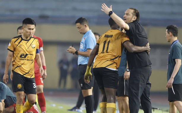 Rục rịch V-League 'mua quân, sắm tướng'