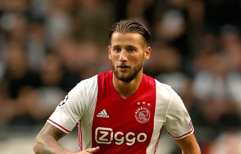 Rumors are circulating about a former student of Erik ten Hag coming to Vietnam to play football.