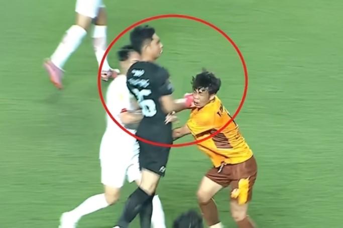 Viettel's goalkeeper committed an unsportsmanlike act causing his team to be held to a draw by HAGL.