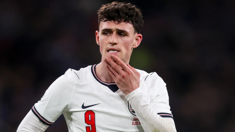 Phil Foden "biến mất" ở Man City lẫn tuyển Anh: Đa năng quá cũng thiệt! - Ảnh 1. Phil Foden "biến mất" ở Man City lẫn tuyển Anh: Đa năng quá cũng thiệt! - Ảnh 1.