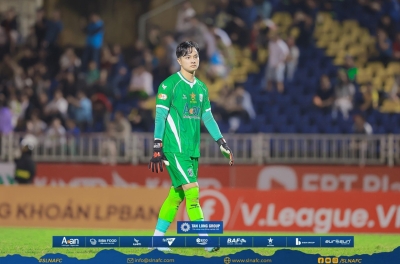 The performance of Vietnam U23's top goalkeeper draws attention after a 0-3 defeat.
