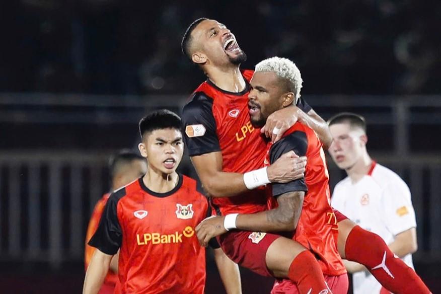 A wild chase unfolded as Ninh Bình defeated Công an TPHCM in a thrilling 7-goal match