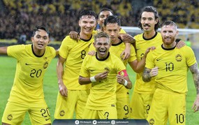 The Malaysian team trains in Thailand before arriving in Vietnam.