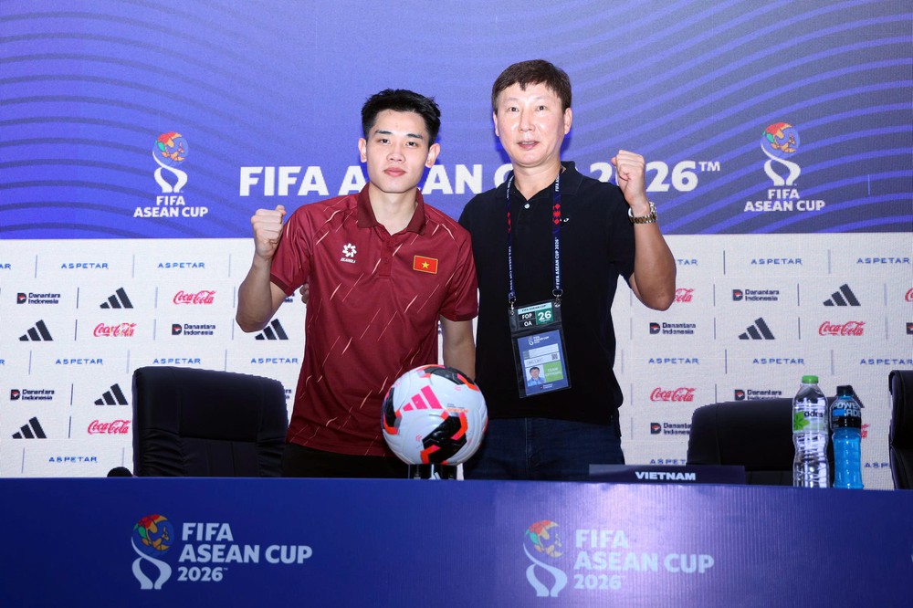 HLV Kim Sang Sik không đặt cả hàng công đội tuyển Việt Nam lên vai Đình Bắc - Ảnh 2. HLV Kim Sang Sik không đặt cả hàng công đội tuyển Việt Nam lên vai Đình Bắc - Ảnh 2.