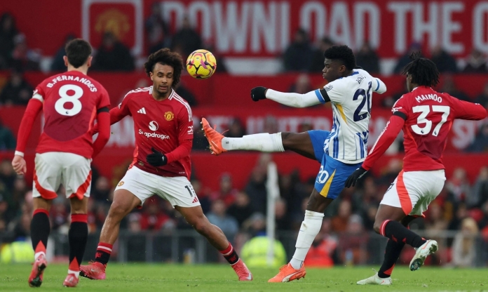 'Siêu tiền vệ' lên tiếng về thương vụ tới MU