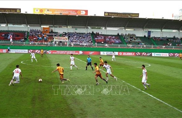 12 teams compete in the National U17 Finals