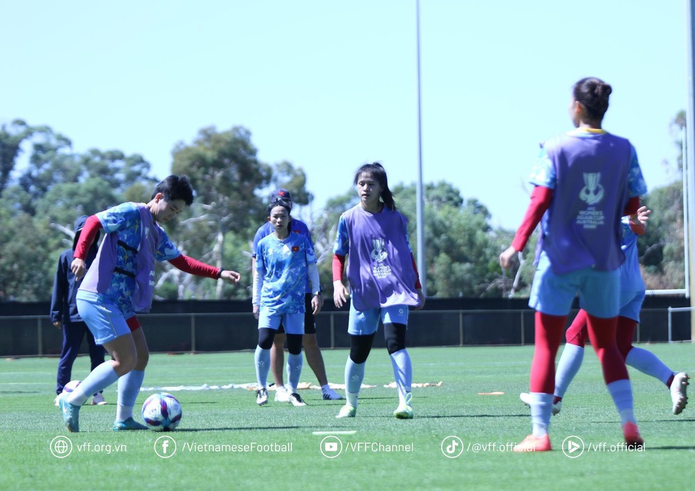 Đội tuyển nữ Việt Nam tập dưới nắng 35 độ, gặp Đài Bắc Trung Hoa lúc 12h00 - Ảnh 2.