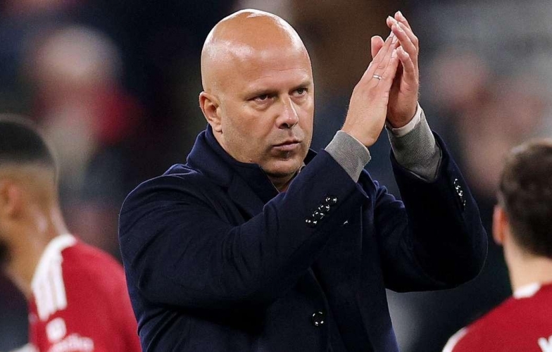 Coach Arne Slot sarcastically comments on MU's victory over Liverpool