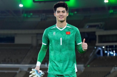 U23's number one goalkeeper competes with two overseas Vietnamese stars on the Vietnam national team