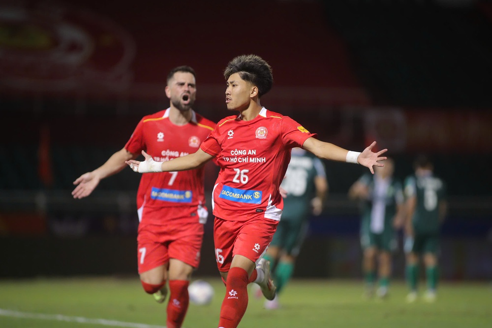 Cầu thủ Việt kiều Khoa Ngô được khen nức nở  - Ảnh 1.